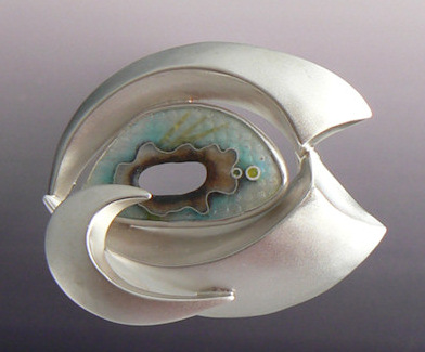 Pendant or pin in silver and enamel