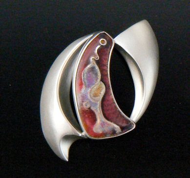 Pin pendant 