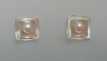 pearls in square setting